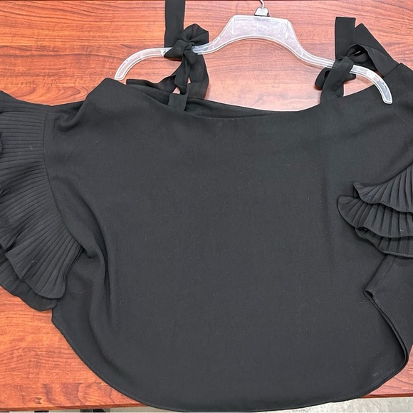 Gianni Bini Black Ruffle Sleeve Blouse Size: Small Excellent Condition - Picture 3 of 8